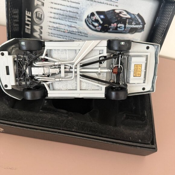 Dale Earnhardt #3 Goodwrench Service Plus NASCAR Diecast 1:24 Scale Elite Series - Picture 4 of 10